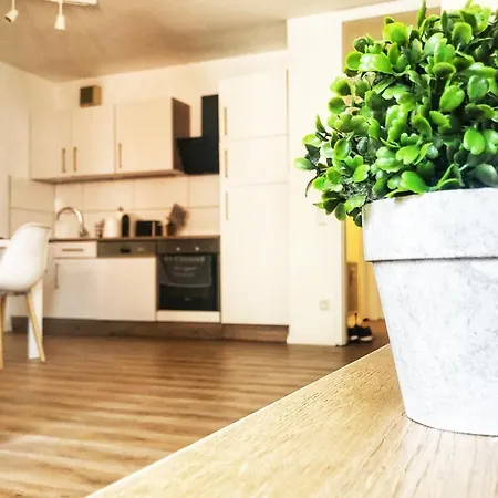 Gemuetliches Mit Balkon Und Tiefgaragenstellplatz Apartment *