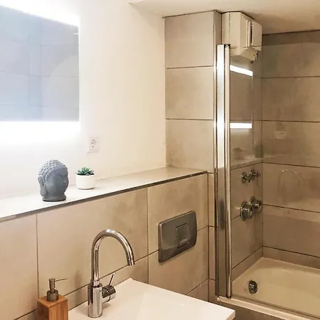 Gemuetliches Mit Balkon Und Tiefgaragenstellplatz *