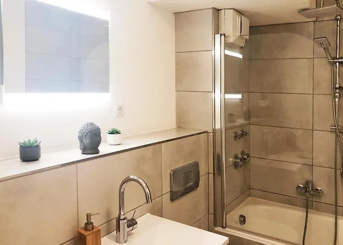 Gemuetliches Mit Balkon Und Tiefgaragenstellplatz *